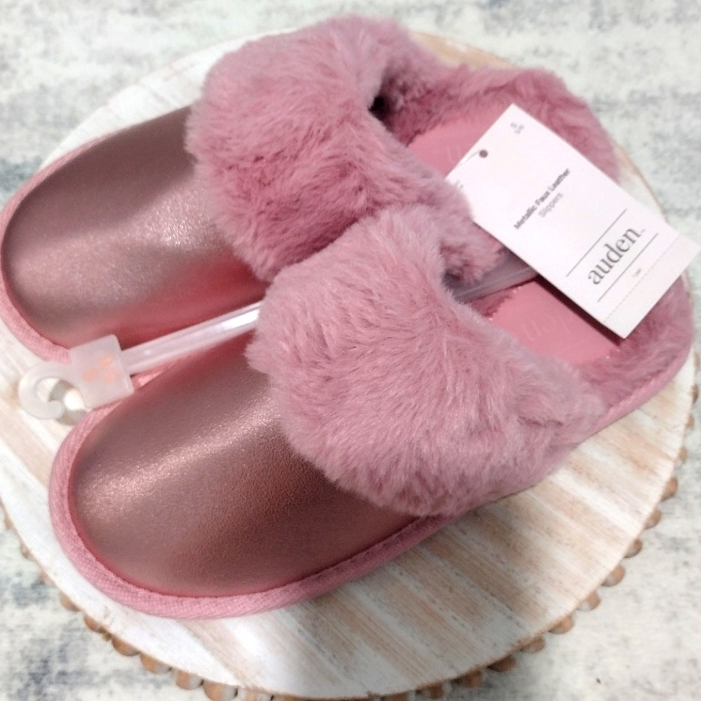 Valentines Day Auden Pink Fuzzy Slippers S 5/6